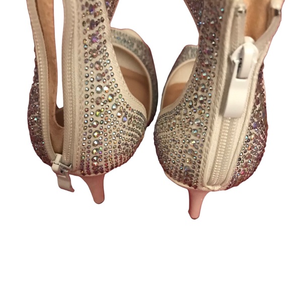 Shoes - Picture 6 of 7